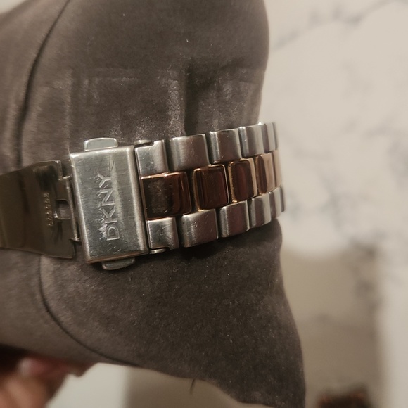 DKNY Watch - Picture 2 of 5